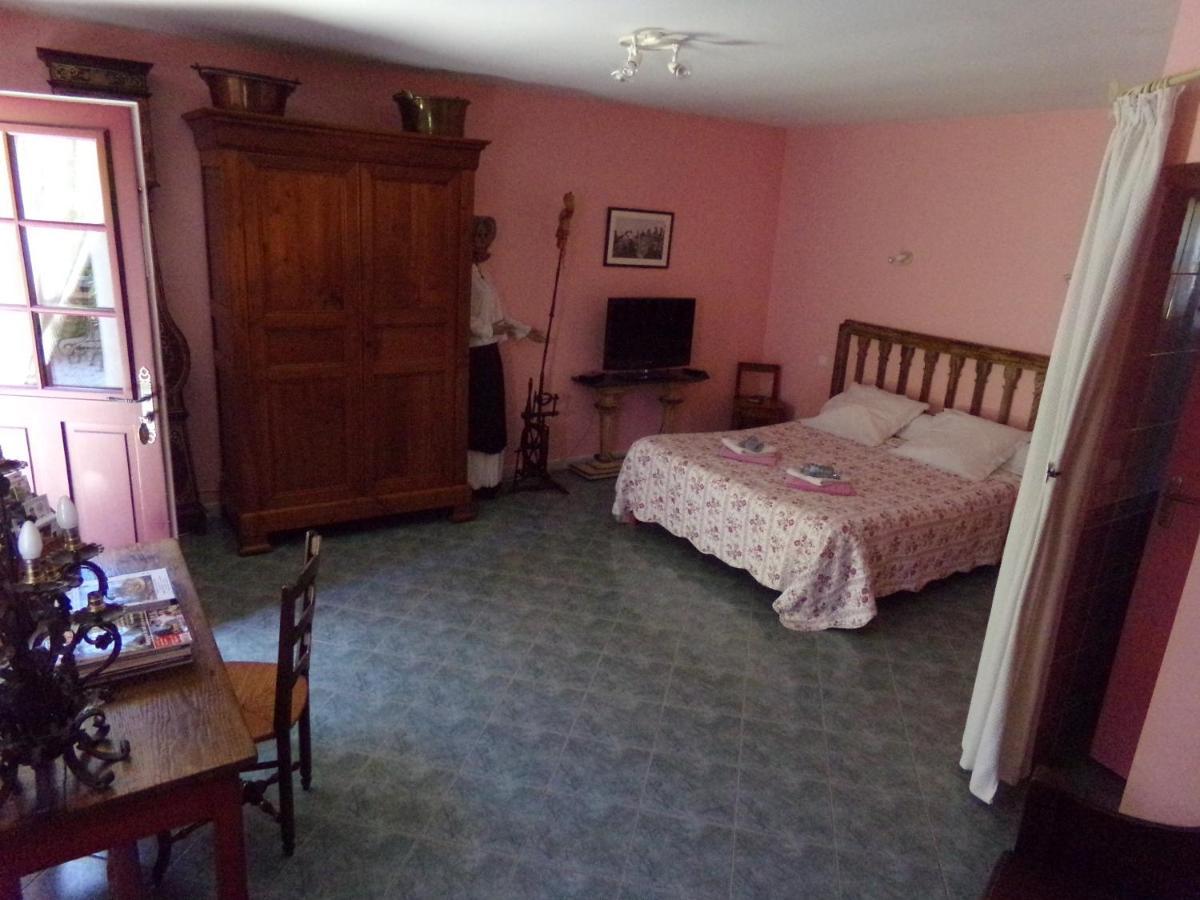 Chambres Et Table D'Hotes, Maisonnettes Individuelles Dans Propriete Privee Vezinnes Ngoại thất bức ảnh