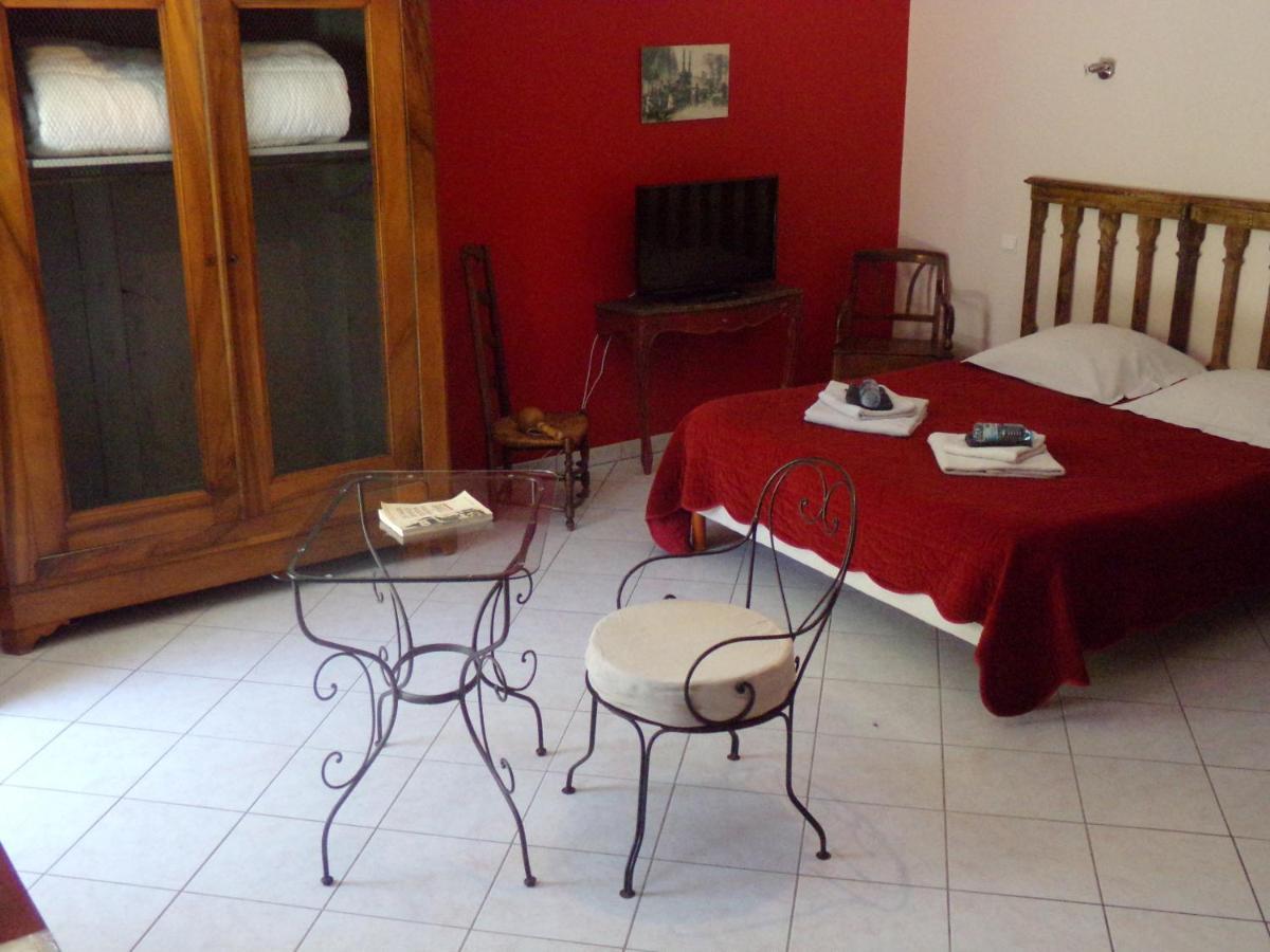 Chambres Et Table D'Hotes, Maisonnettes Individuelles Dans Propriete Privee Vezinnes Ngoại thất bức ảnh
