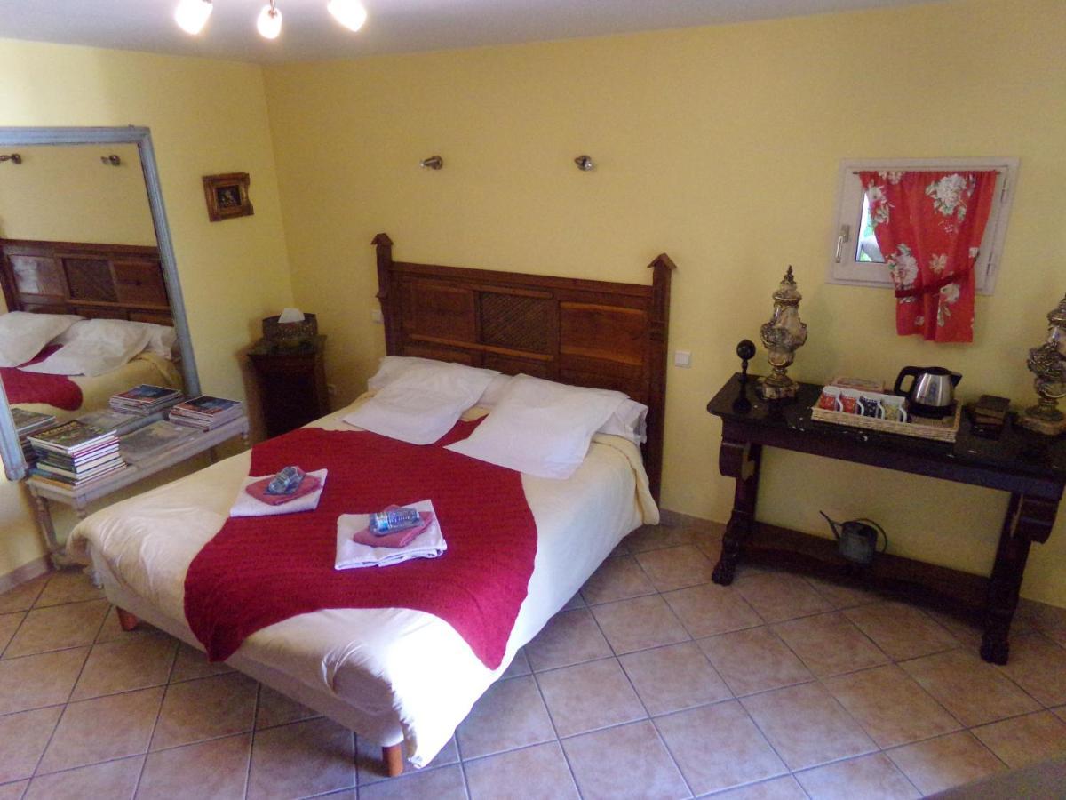 Chambres Et Table D'Hotes, Maisonnettes Individuelles Dans Propriete Privee Vezinnes Ngoại thất bức ảnh