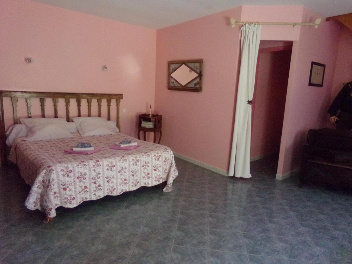 Chambres Et Table D'Hotes, Maisonnettes Individuelles Dans Propriete Privee Vezinnes Ngoại thất bức ảnh