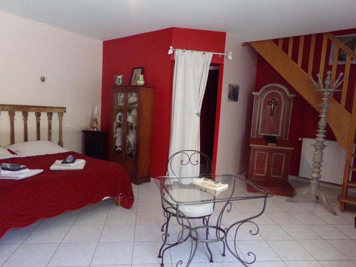 Chambres Et Table D'Hotes, Maisonnettes Individuelles Dans Propriete Privee Vezinnes Ngoại thất bức ảnh