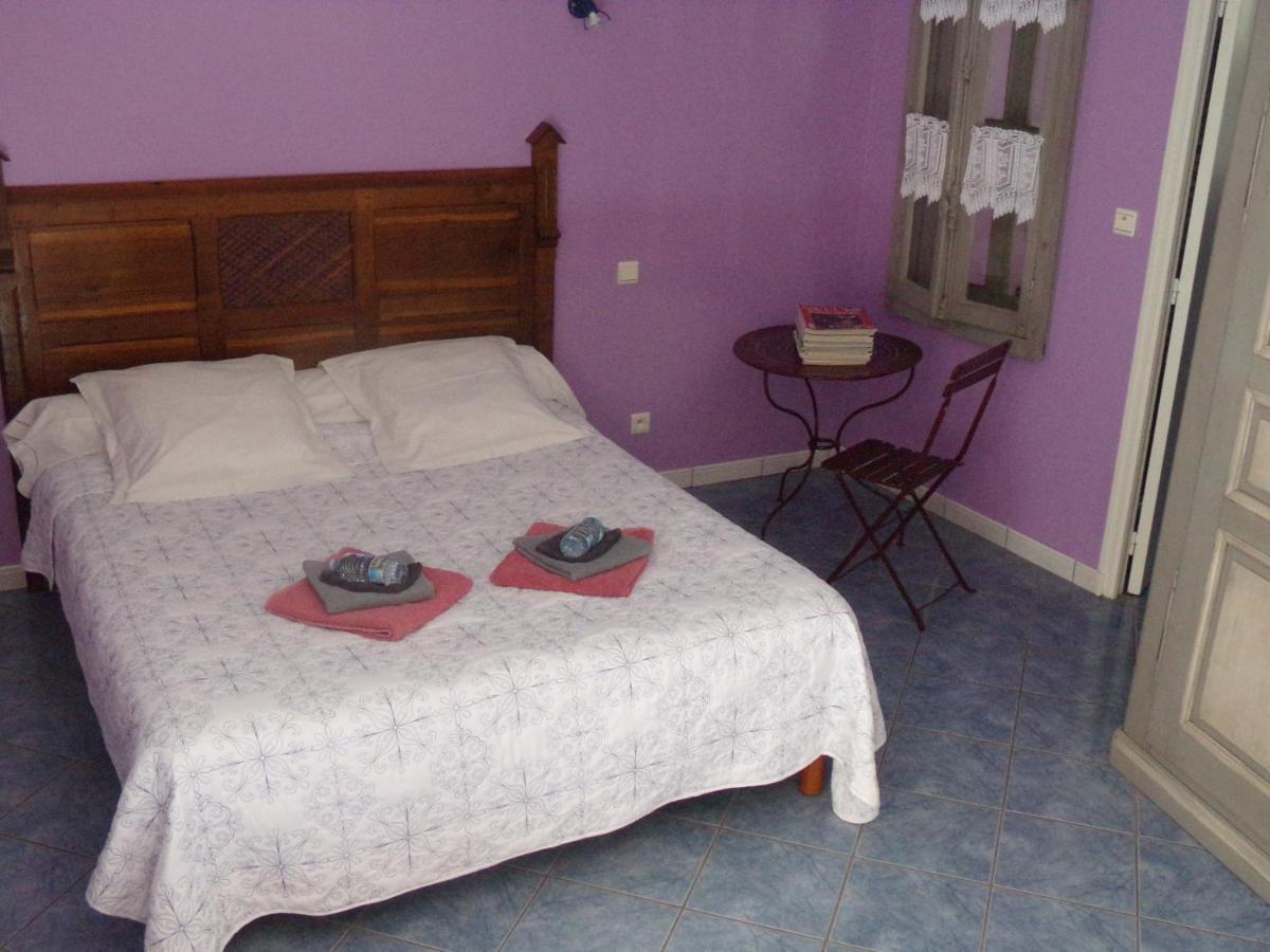 Chambres Et Table D'Hotes, Maisonnettes Individuelles Dans Propriete Privee Vezinnes Ngoại thất bức ảnh