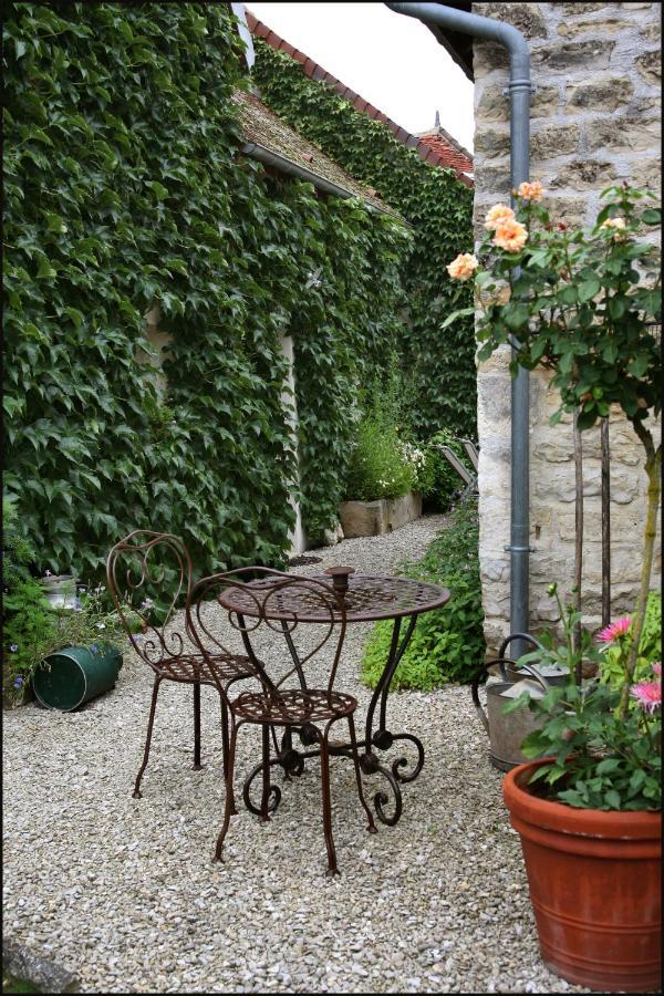Chambres Et Table D'Hotes, Maisonnettes Individuelles Dans Propriete Privee Vezinnes Ngoại thất bức ảnh